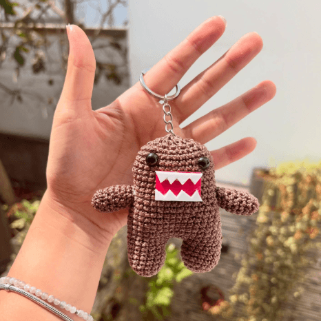 Llavero amigurumi tipo monstruito