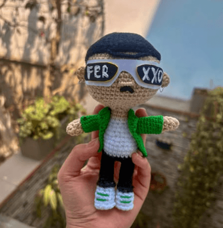 Muñeco amigurumi estilo urbano